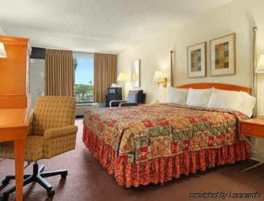 Express Inn & Suites Clearwater 皮内拉斯公园 外观 照片